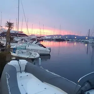 Bateau-hôtel Jolis Voiliers De 6m Pour Expérience Insolite Sur Port Et Port Santa Lucia St Raphael, Fréjus